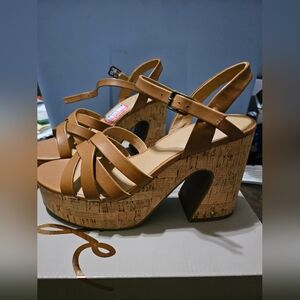 NIB- Crown Vintage Millia Platform